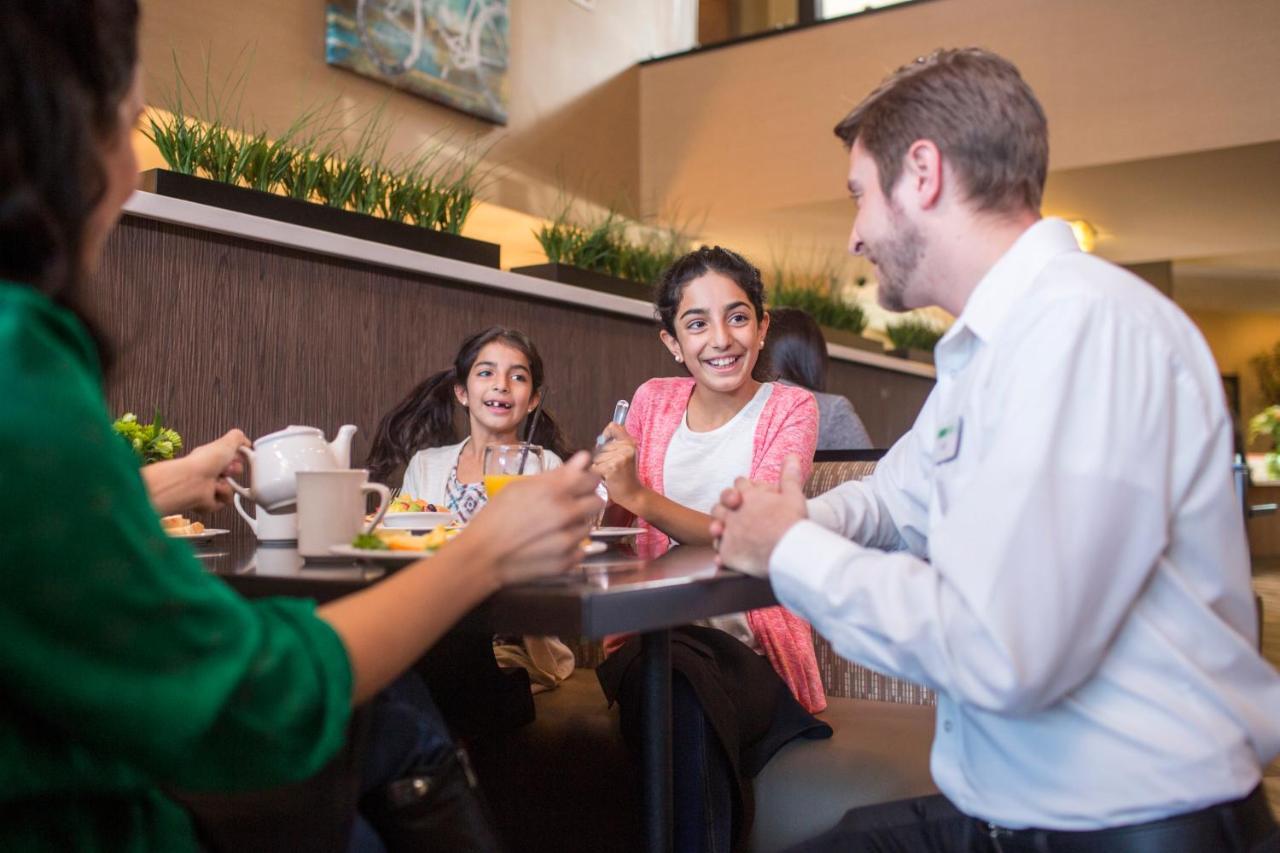 Holiday Inn Indianapolis - Airport Area N By Ihg Exterior photo