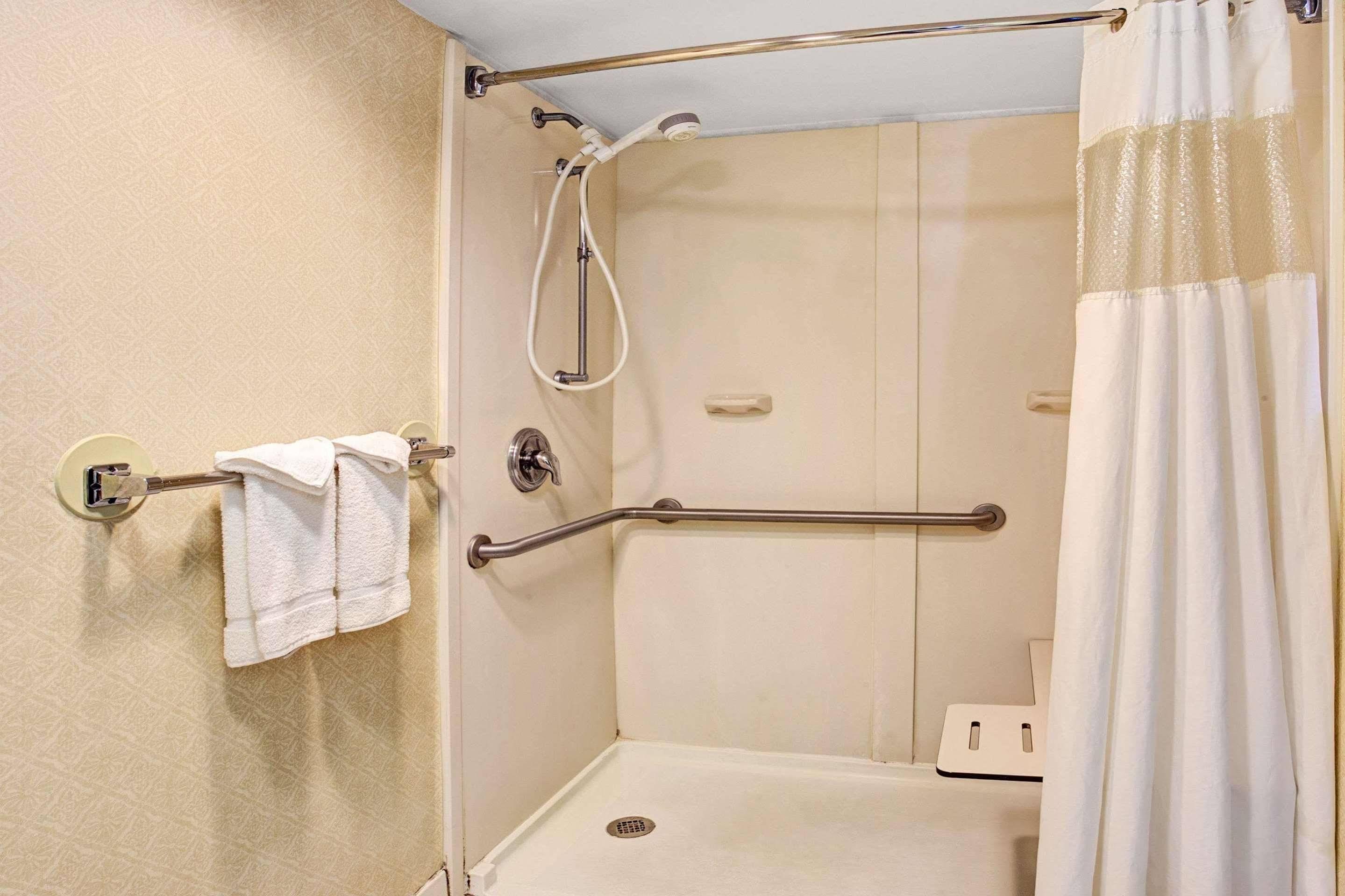 Holiday Inn Indianapolis - Airport Area N By Ihg Exterior photo