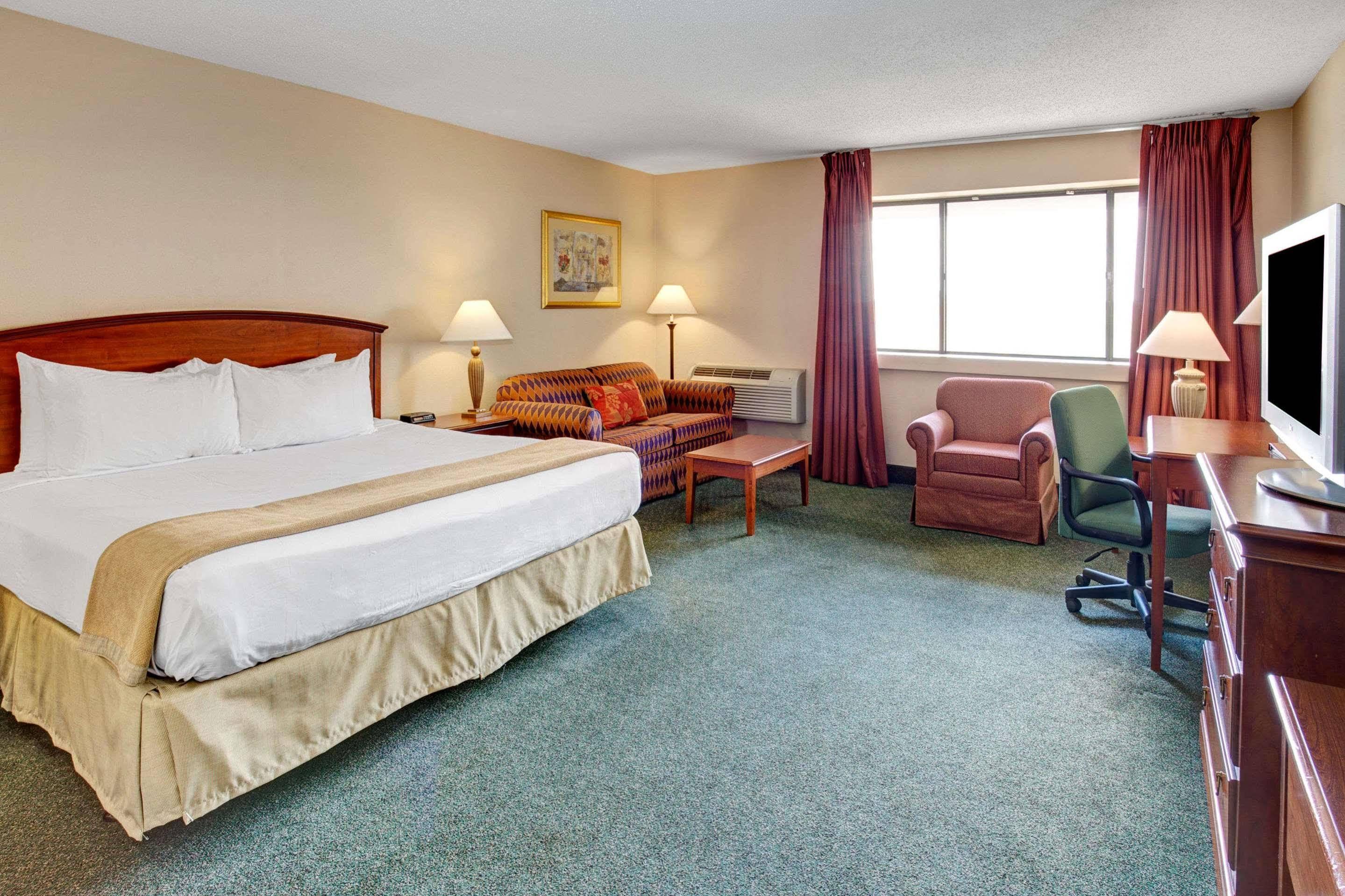 Holiday Inn Indianapolis - Airport Area N By Ihg Exterior photo