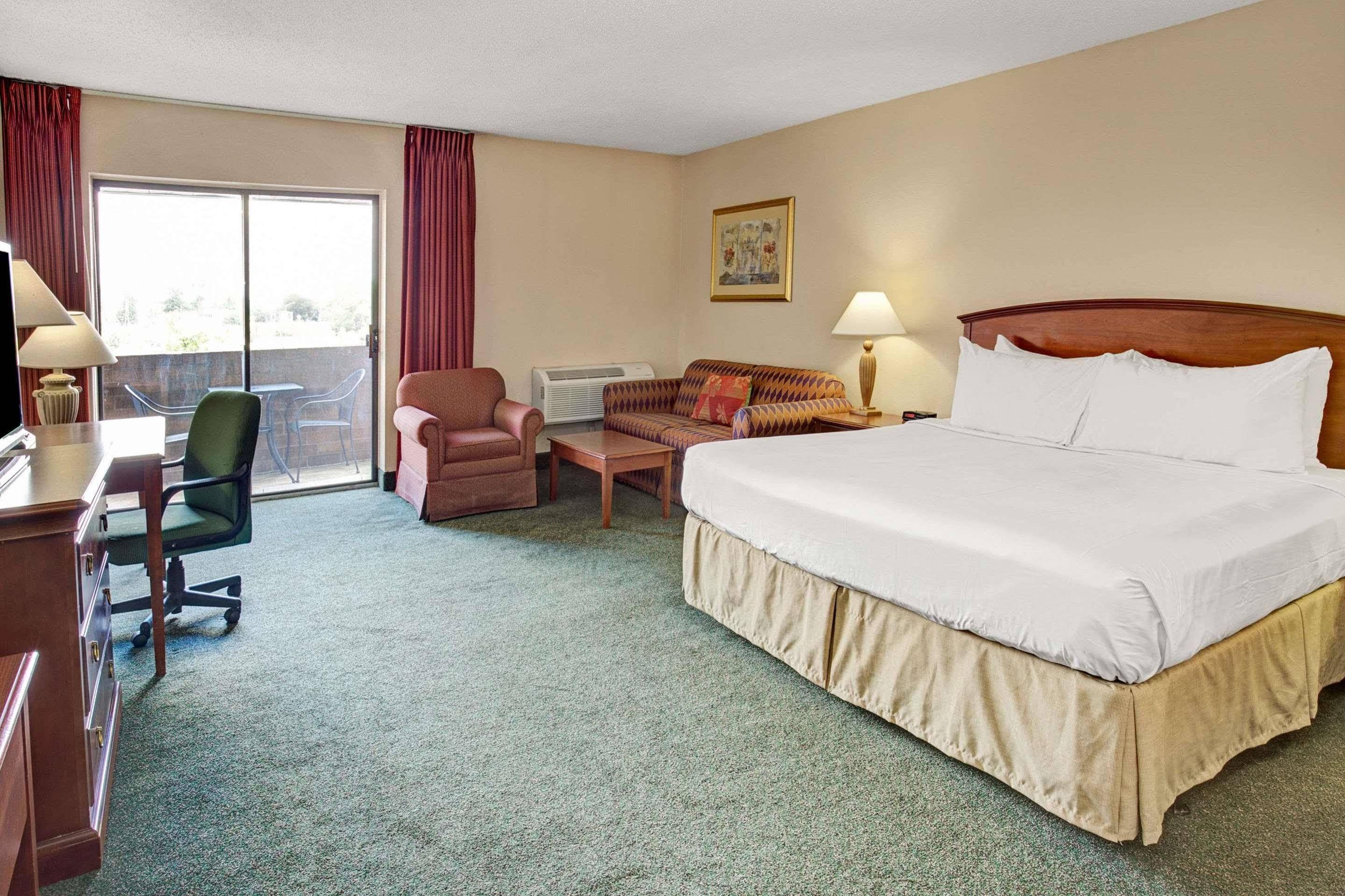 Holiday Inn Indianapolis - Airport Area N By Ihg Exterior photo