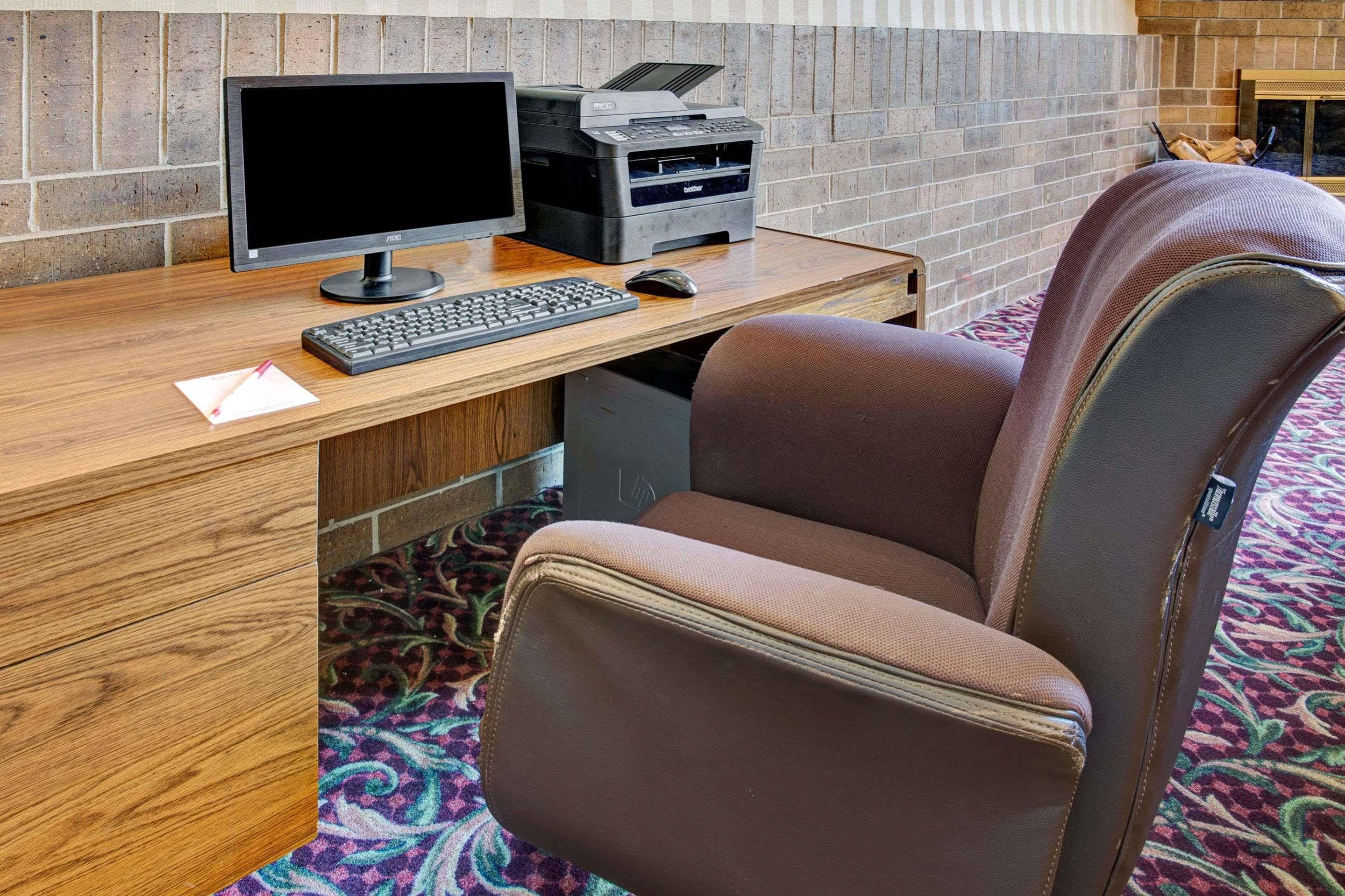 Holiday Inn Indianapolis - Airport Area N By Ihg Exterior photo