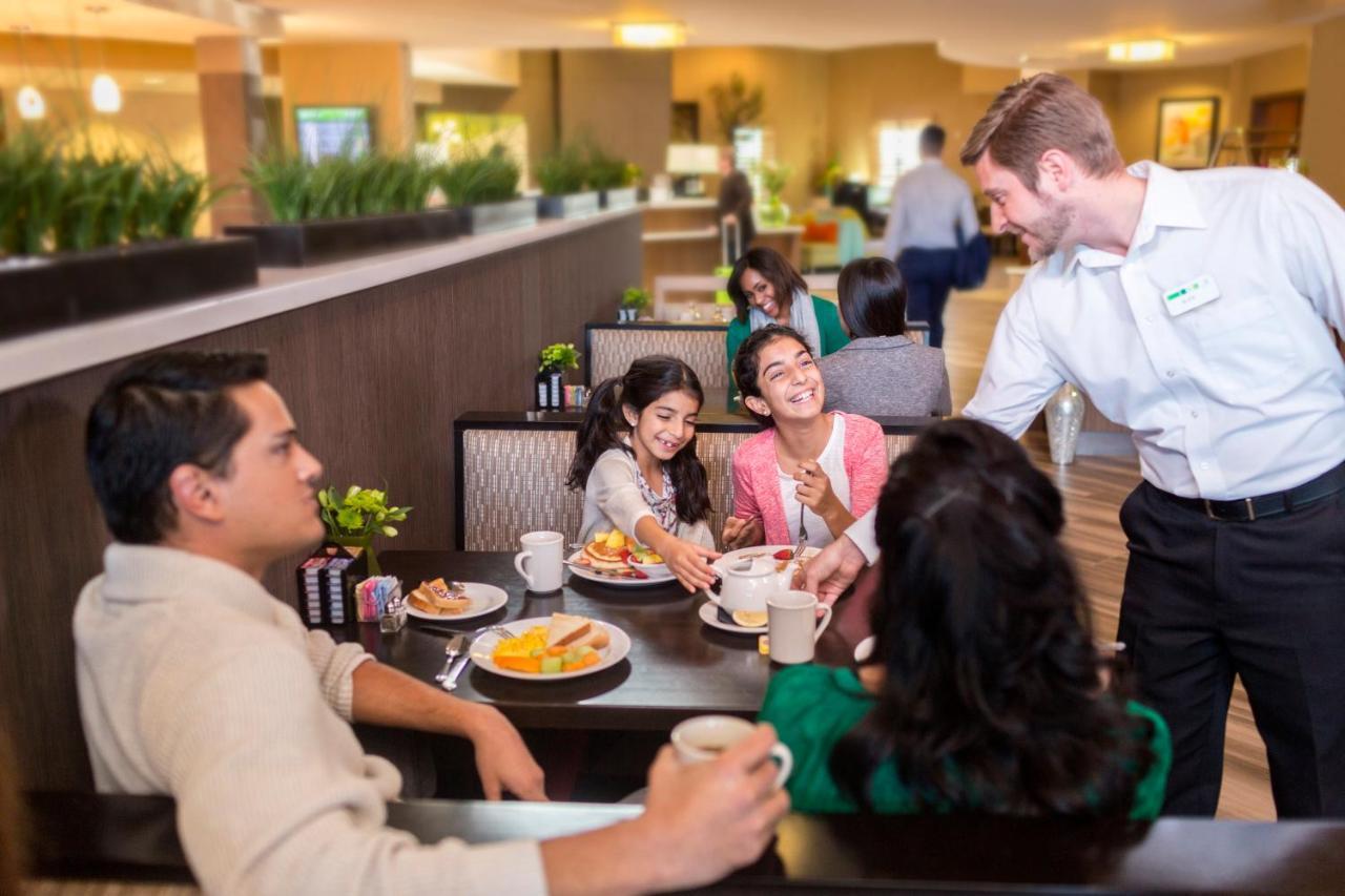 Holiday Inn Indianapolis - Airport Area N By Ihg Exterior photo
